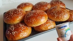 أسهل بريوش بالياغورت بدون دلك أو عجن 🍞 اقتصادي ولذيذ بخفة وهشاشة لا مثيل لها! 😋